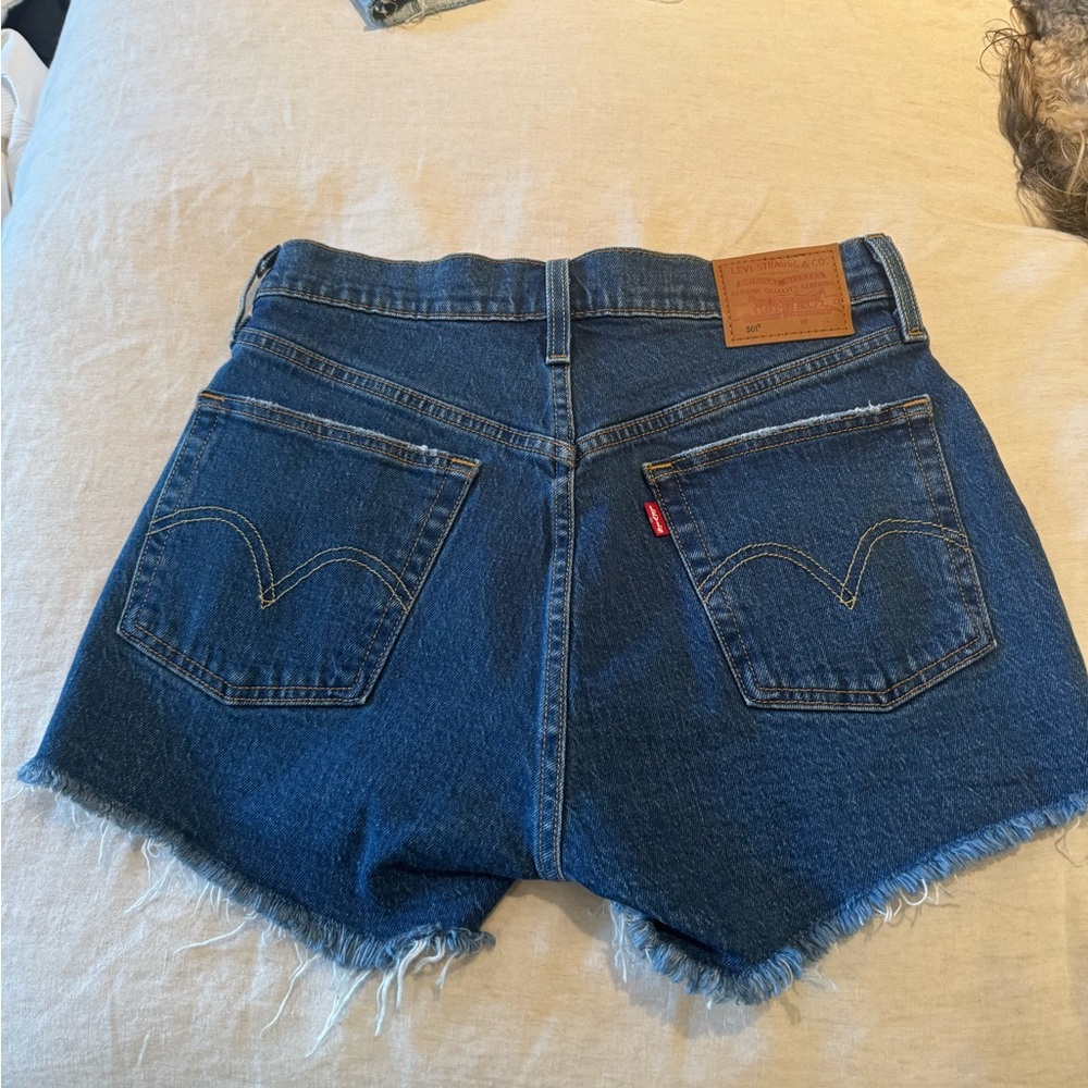 Levi Shorts - Picture 3 of 3